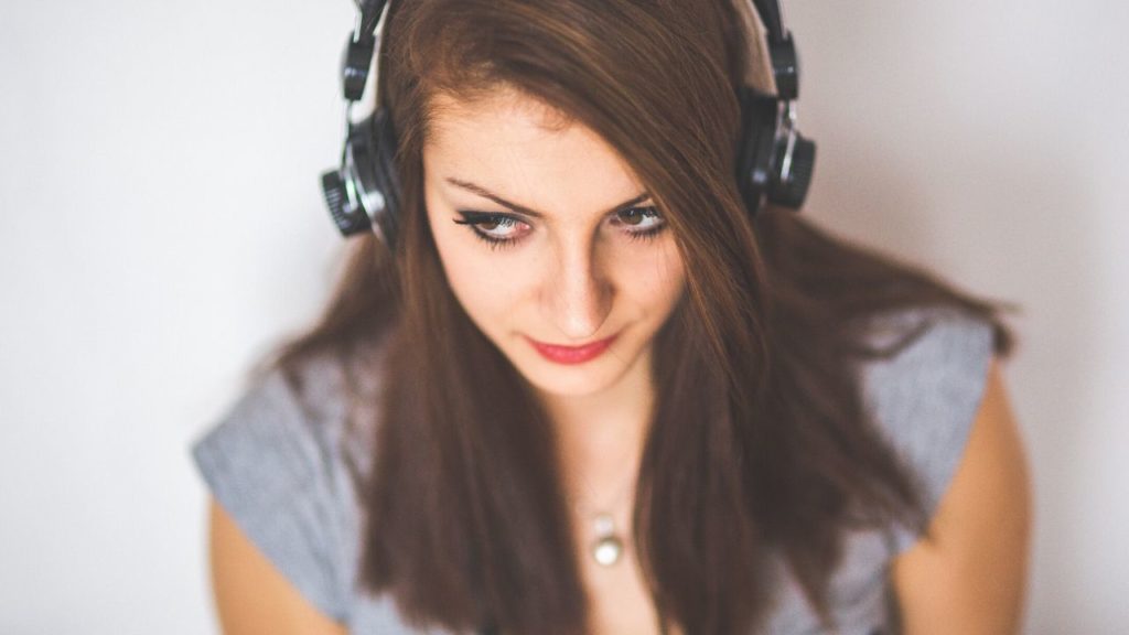 wear headphones to avoid noise instantly